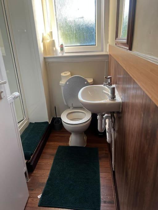 One Bedroom Apartment In Gorgie With New Central Heating System Единбург Екстер'єр фото